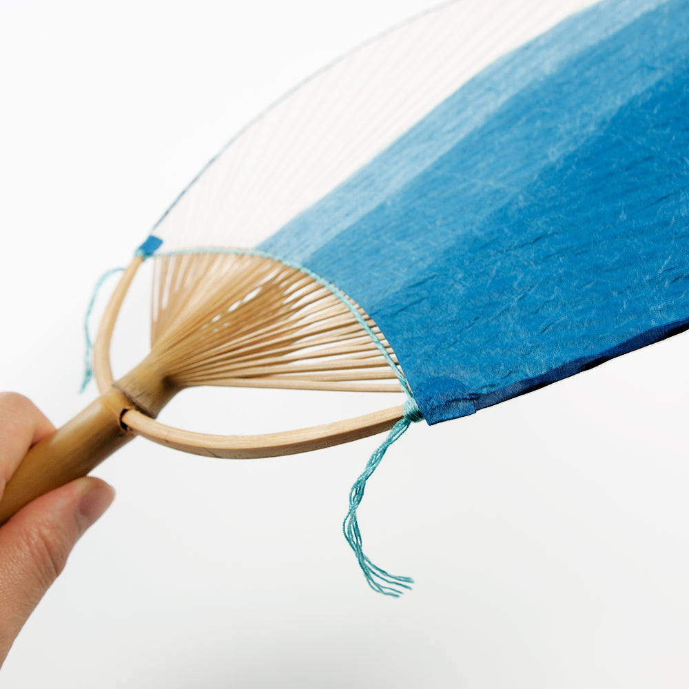 藍染め うちわ 段染め 縦 | アワガミファクトリー オンライン